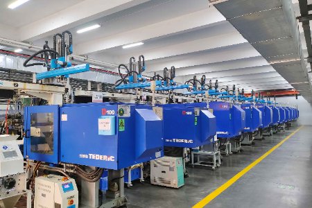 Automatic Injection Molding Machine