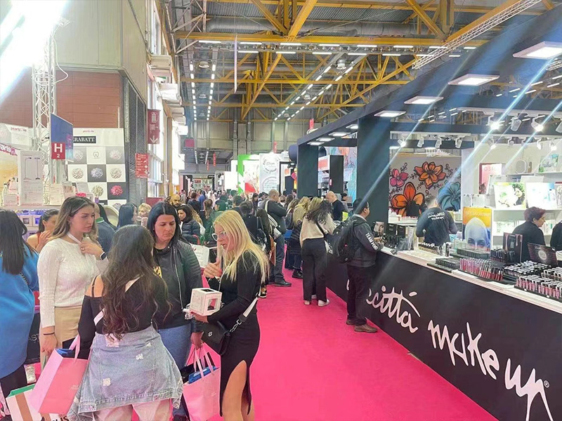 1681524976965536.jpg 客户交流1.jpg