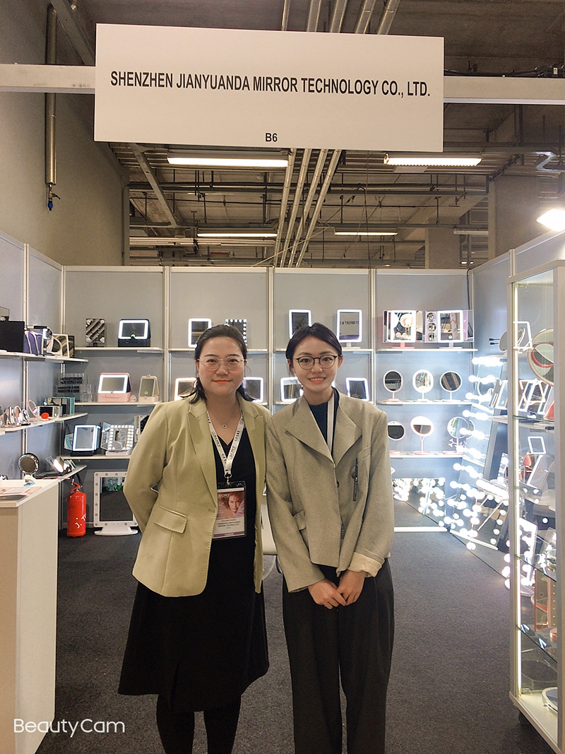 1681525509489823.jpg 合影2.jpg