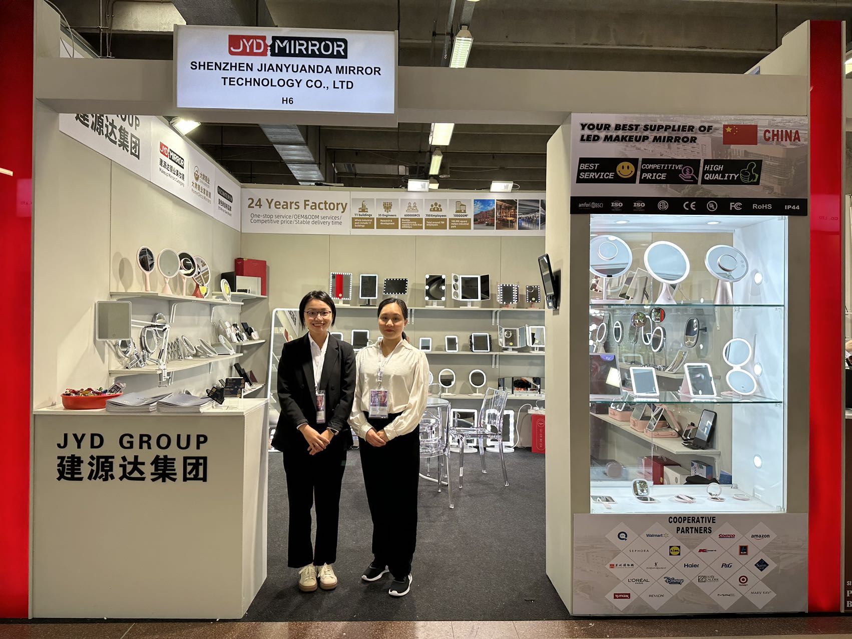 DAPAI Mirror, 2024 COSMOPROF, Bologna Italy DAPAI Mirror, 2024 COSMOPROF, Bologna Italy