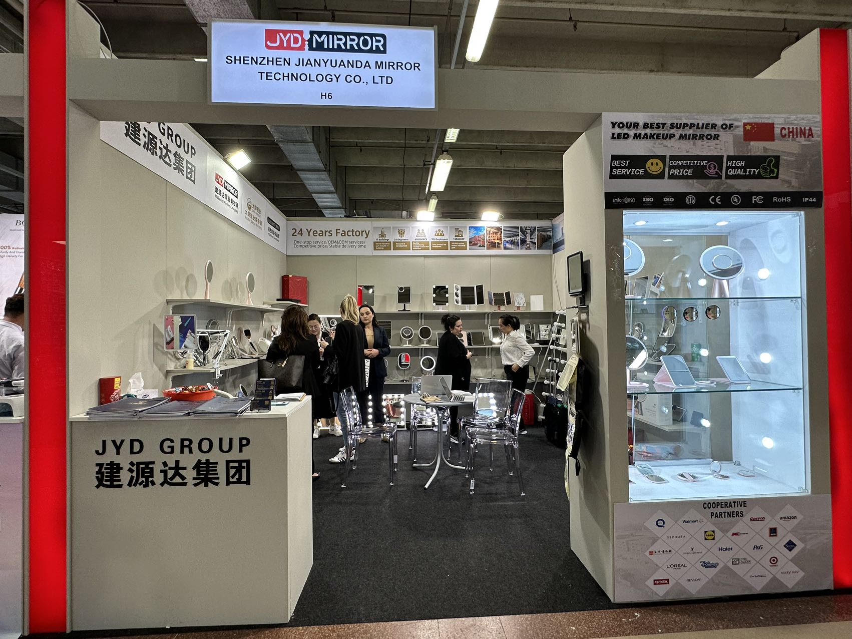 DAPAI Mirror, 2024 COSMOPROF, Bologna Italy DAPAI Mirror, 2024 COSMOPROF, Bologna Italy