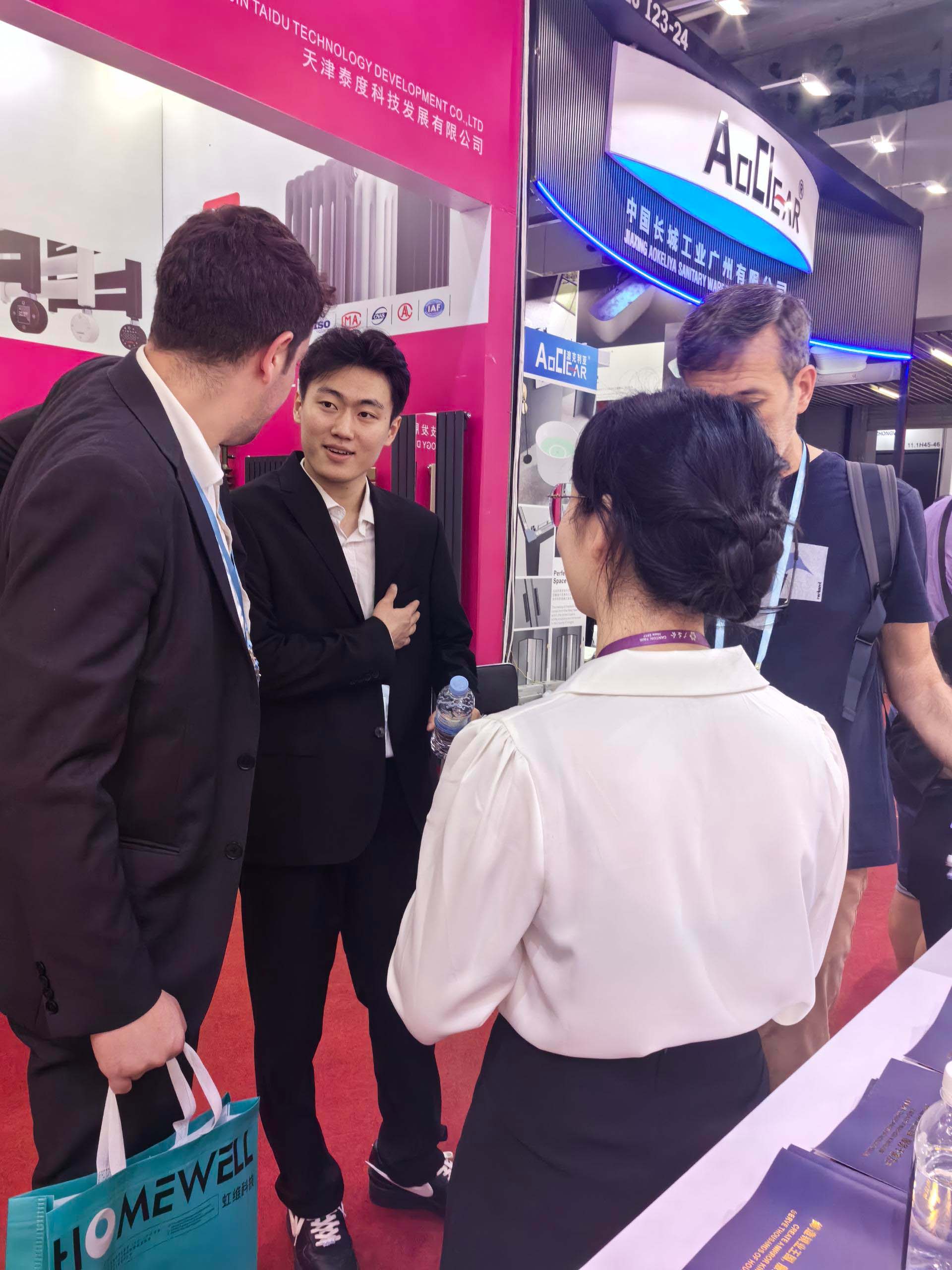 1716455138399480.jpg Zhongshan Dapai Mirror Industry Shines at 135th Spring Canton Fair